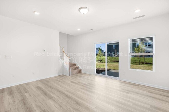 Building Photo - 796 Earhart St NW