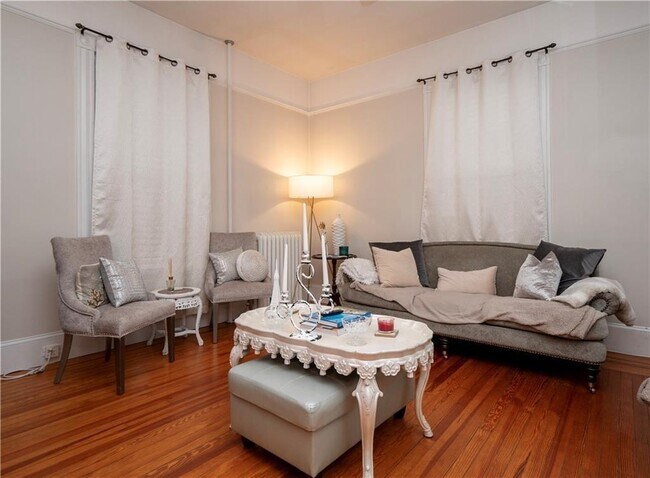 Building Photo - 3 Pell St