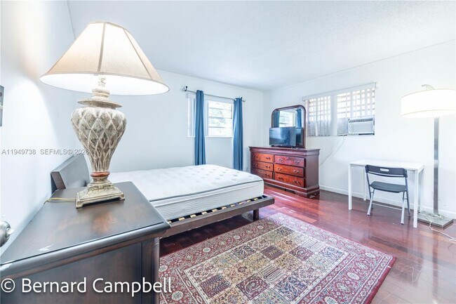 Building Photo - 129 SE 5th St