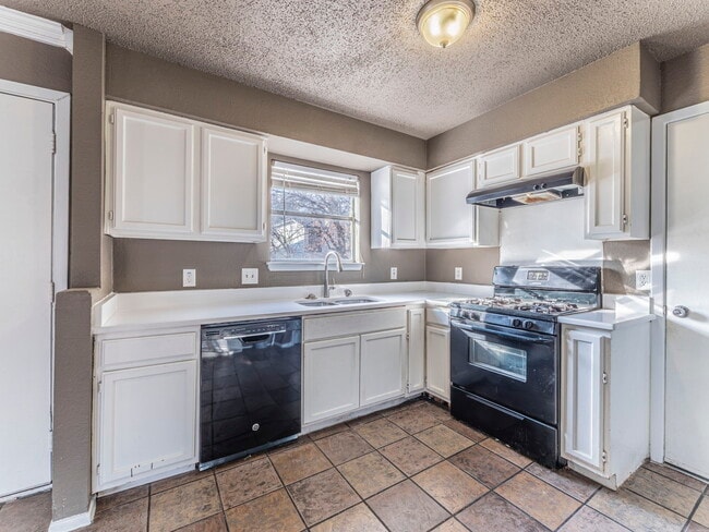 Building Photo - 13806 Letti Ln