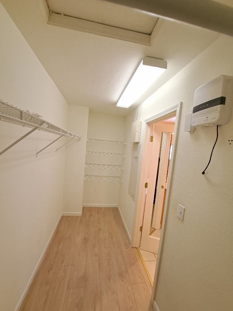 Building Photo - 4950 Trouville Ln