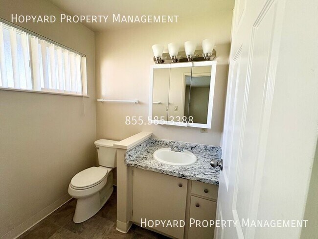 Building Photo - 1711 Tanager Ave