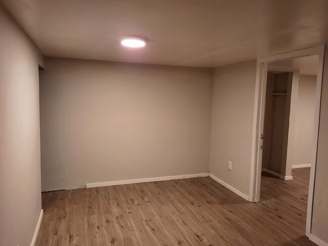Building Photo - $1195 - 3 bedroom/ 2 bathroom plus bonus r...