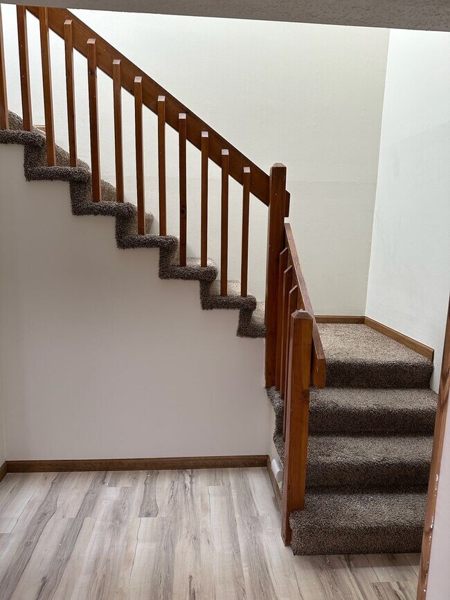 Building Photo - 3 bedroom, 3.5 bathroom, remodeled Southside townhome