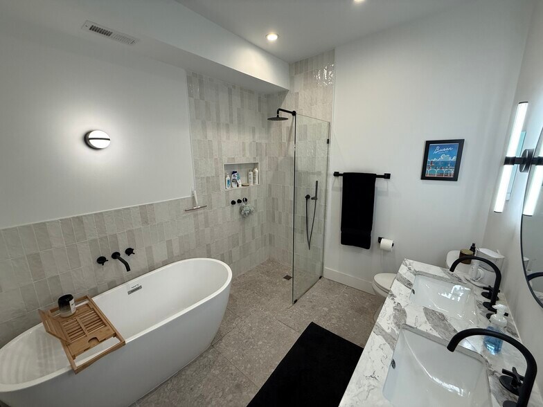 Building Photo - 1818 19th St NW