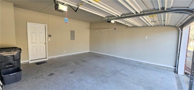 Building Photo - 350 Gaines Oak Way