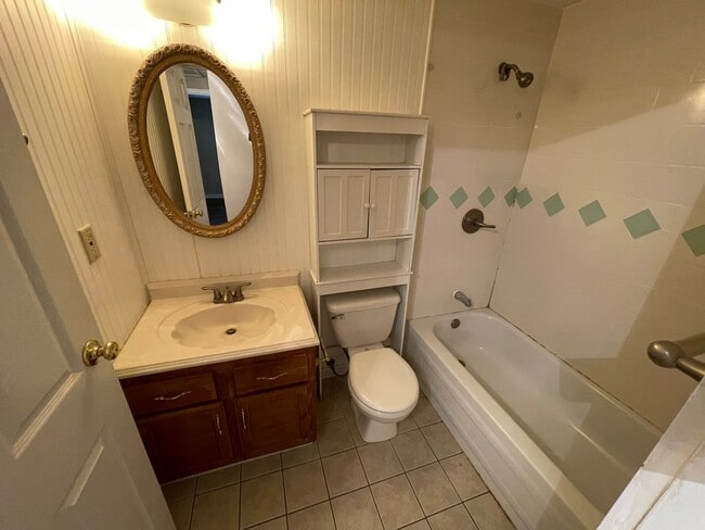 Building Photo - Nice split level home with garage and fenced backyard, Virtual Tour!