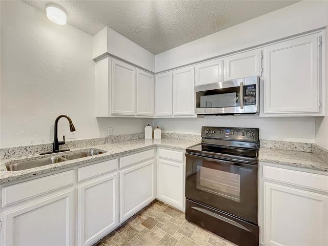 Building Photo - 7000 Lincoln Dr