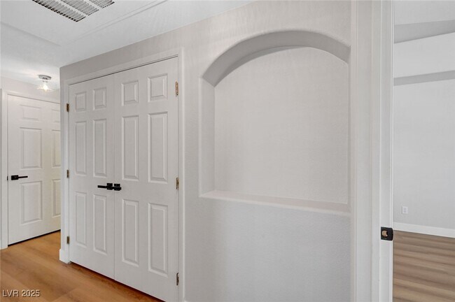 Building Photo - 301 Pine Haven St