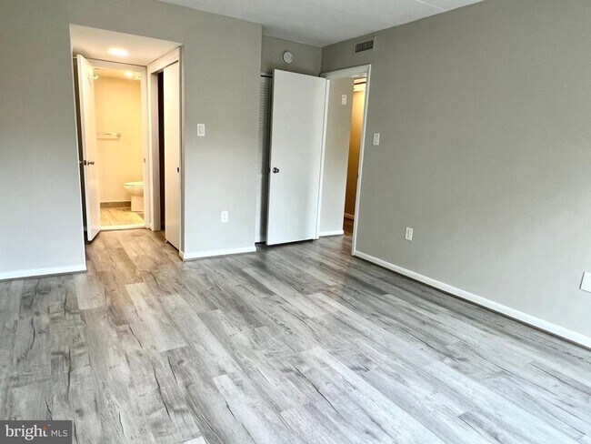 Building Photo - 118 Roberts Ln