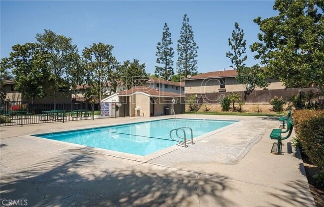 Building Photo - 196 Whitney Ave