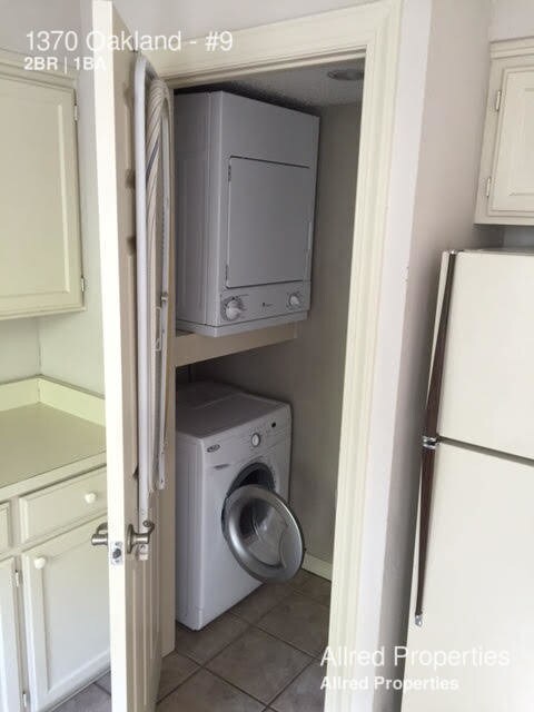 Building Photo - NEAR CAMPUS | NICE SKYLIGHT AND PATIO