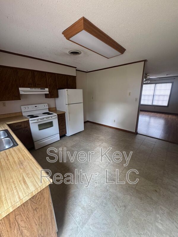 Building Photo - 611 Ingleside Ave