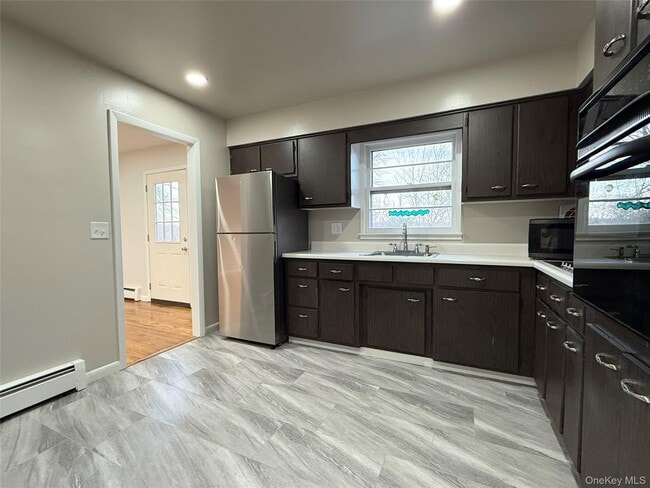 Building Photo - 16 Highview Dr