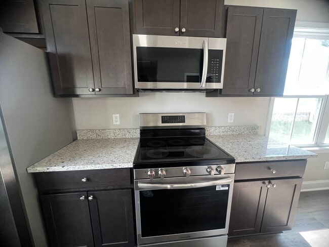Building Photo - 206 Samson Trl