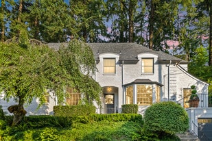 Building Photo - 2934 SW Montgomery Dr