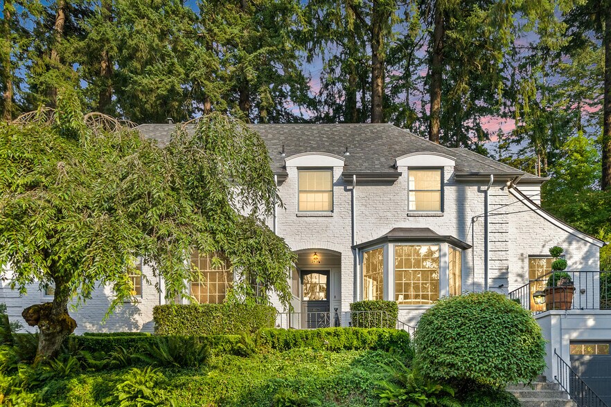 Primary Photo - 2934 SW Montgomery Dr