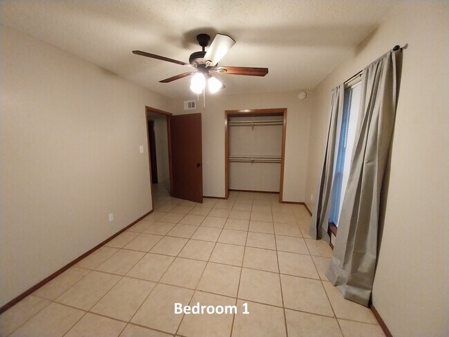 Building Photo - 608 Mayflower Ln