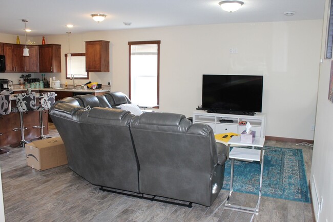 Building Photo - Single Family Home