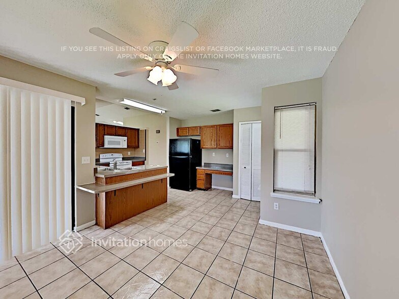 Building Photo - 2171 Aztec Dr W