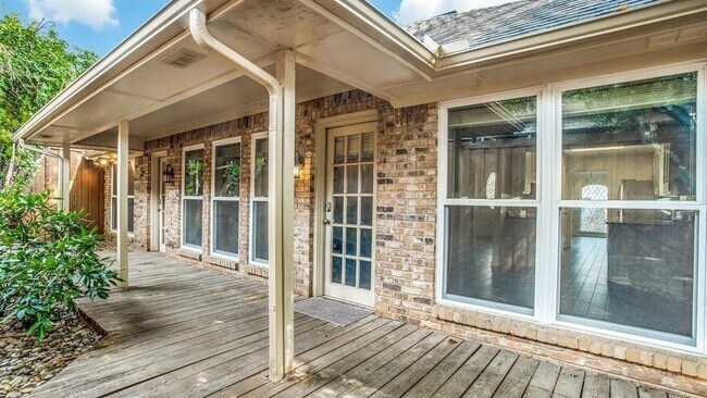 Building Photo - 9127 Valley Chapel Ln
