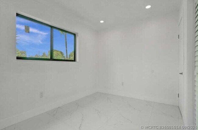 Building Photo - 2301 Alcazar Dr