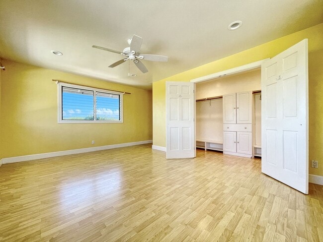 Building Photo - Dog Friendly 2/2 Kailua Duplex with one off-street parking!
