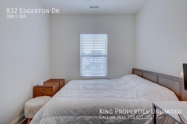Building Photo - 832 Edgerton Dr