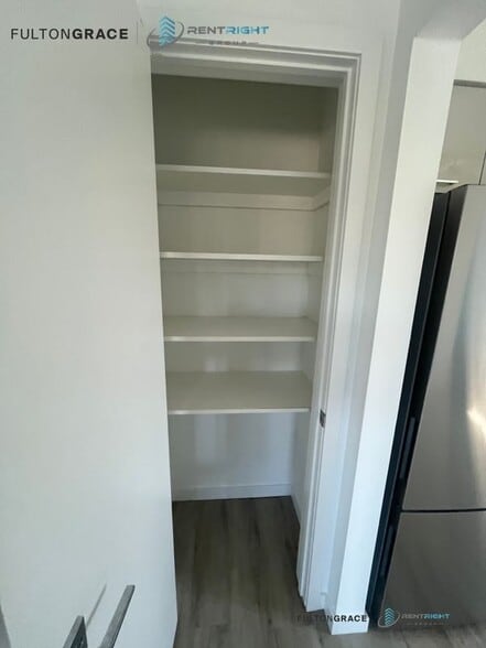 Building Photo - 7621 N Sheridan Rd