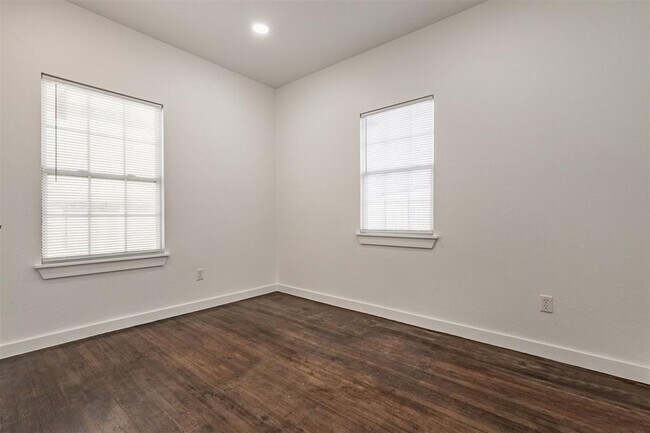 Building Photo - 1221 NW 31st St