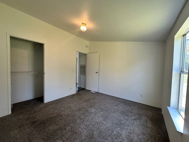 Building Photo - 4655 NE Elliott Cir