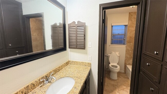 Building Photo - 13914 Oakwood Ln