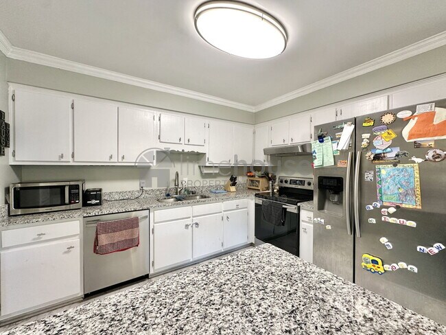 Building Photo - 3533 Bernies Ct N