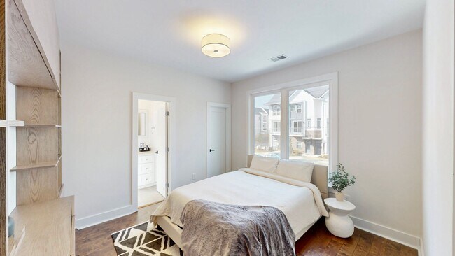 Building Photo - 1220 Lomax Ave