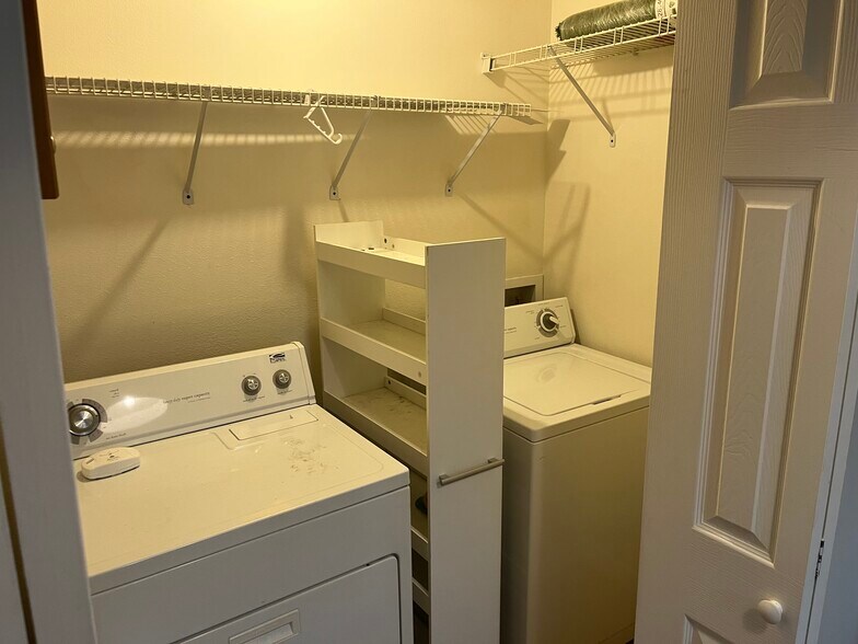 Building Photo - 2784 Curry Ford Rd