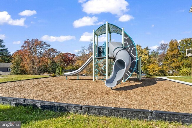 Building Photo - 6244 Folly Ln