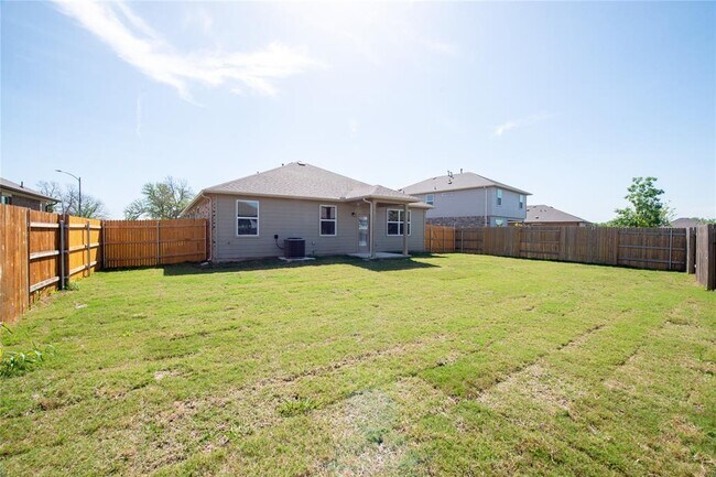 Building Photo - 106 Deep Eddy Cv