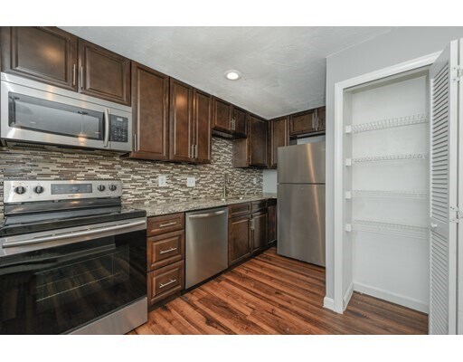 Building Photo - 11 Gibbs St