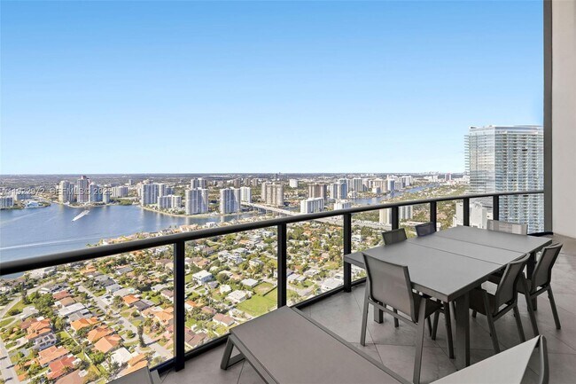 Building Photo - 18555 Collins Ave