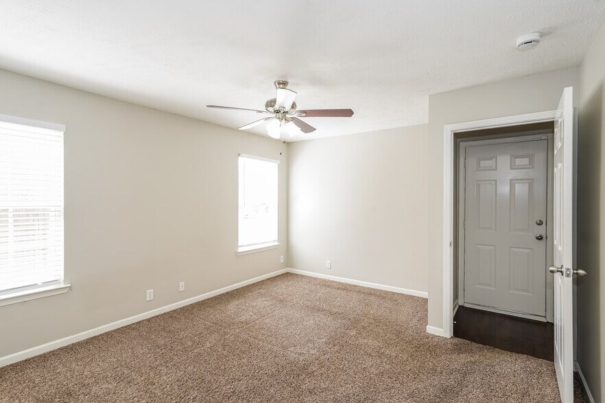 Building Photo - 7140 S Hampton Blvd