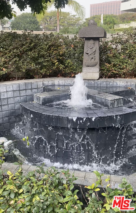 Building Photo - 121 S Hope St