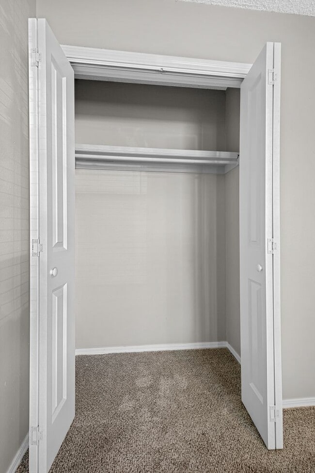 Building Photo - Newly Renovated Duplex in West Fayetteville!