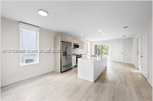 Building Photo - 2555 NE 193rd St