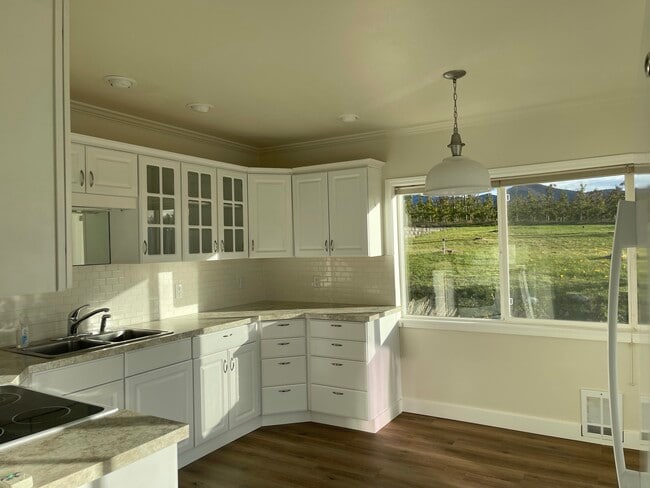 Building Photo - 1983 Summit Blvd