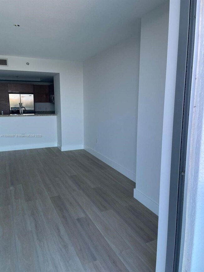 Building Photo - 2681 N Flamingo Rd