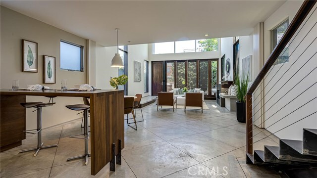 Building Photo - 414 Venice Way