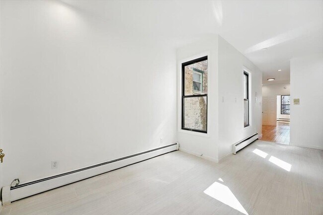 Building Photo - 138 Leonard St