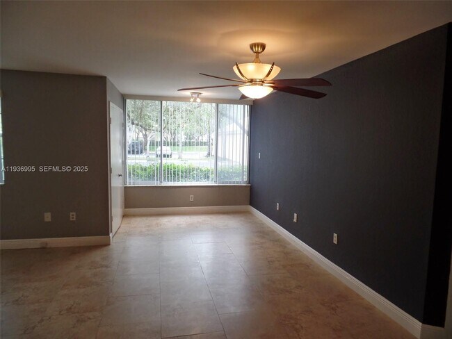 Building Photo - 2811 N Oakland Forest Dr