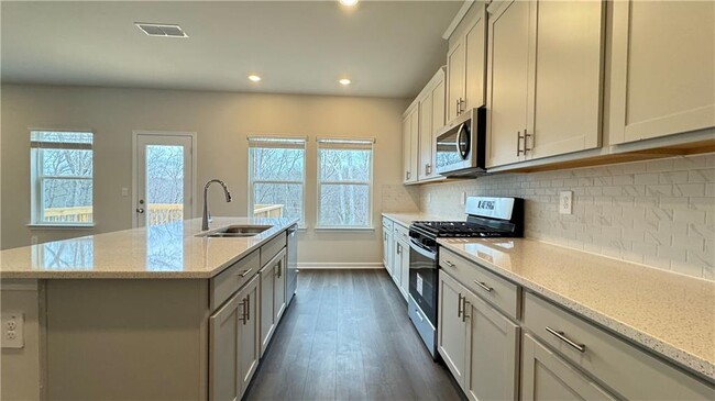 Building Photo - 228 Water Oak Wy