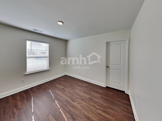 Building Photo - 561 Rivermist Dr